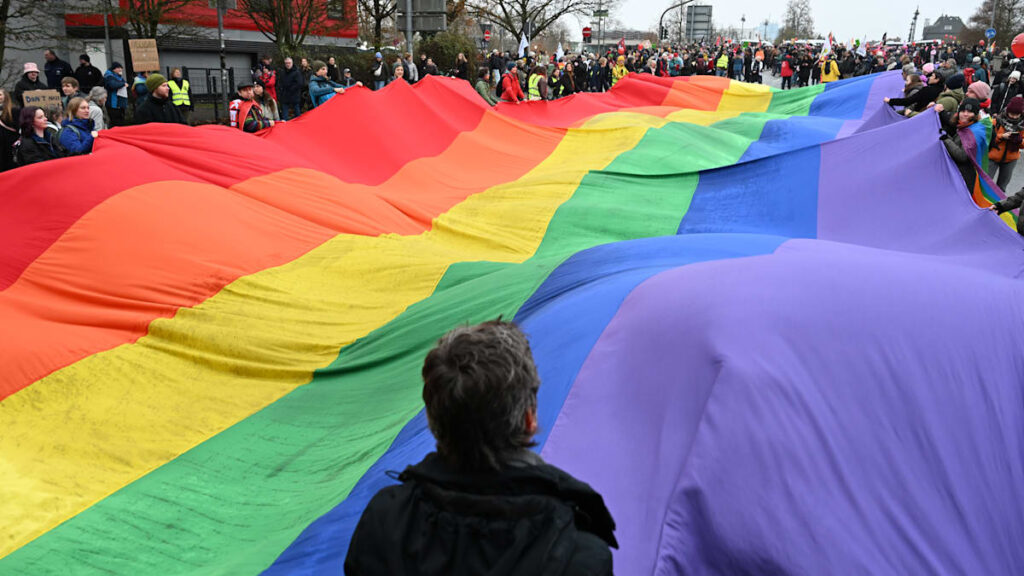 Schwarz Rot Gold Statt Regenbogen Arnsbergs Treppe Wird Zum Symbol Der 